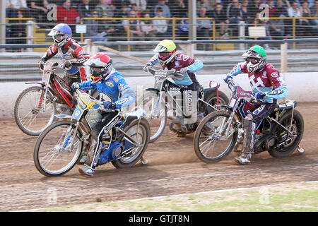 Riscaldare 6: Jaerk Hampel (rosso), Morten Risager (blu), Rob Mear (giallo), Kauko Nieminen (verde) - Ipswich streghe vs Lakeside Martelli - Sky Sport Elite League Speedway a Foxhall Stadium, Ipswich, Suffolk - 10/04/09 Foto Stock