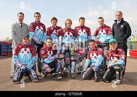 Lakeside Martelli 2009, (in piedi da l): Staurt Douglas, Phil Morris, Jonas Davidsson, Adam scudi, Stuart Robson, Joonas Kylmakorpi, Jon Cook, (inginocchiato da L): Kauko Nieminen, Chris Mills, Rob Mear, Lee Richardson - Lakeside Martelli Press & giorno di pratica presso Arena Essex Raceway - 17/03/09 Foto Stock