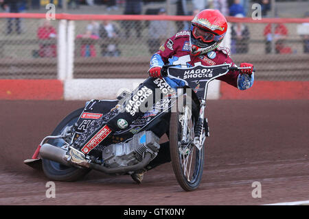 Scaldare 1: Lee Richardson in azione per il Lakeside Lakeside Martelli vs Swindon Robins - Elite League Speedway a Arena Essex Raceway - 12/08/11 Foto Stock