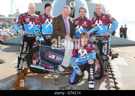 Lakeside Martelli Speedway team annunciare la sponsorizzazione da parte della Royal Navy per la stagione 2010 a bordo della HMS Kent in Portsmouth Dockyard - 03/02/10 Foto Stock