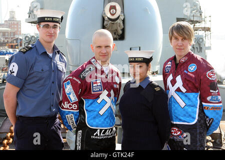 Lakeside Martelli Speedway team annunciare la sponsorizzazione da parte della Royal Navy per la stagione 2010 a bordo della HMS Kent in Portsmouth Dockyard - 03/02/10 Foto Stock