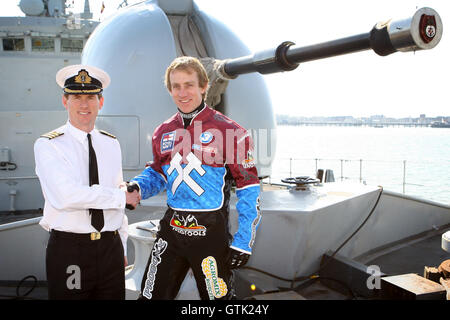 Lakeside Martelli Speedway team annunciare la sponsorizzazione da parte della Royal Navy per la stagione 2010 a bordo della HMS Kent in Portsmouth Dockyard - 03/02/10 Foto Stock