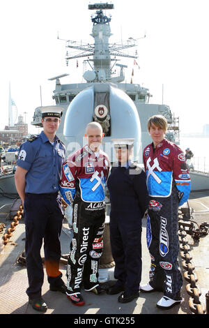 Lakeside Martelli Speedway team annunciare la sponsorizzazione da parte della Royal Navy per la stagione 2010 a bordo della HMS Kent in Portsmouth Dockyard - 03/02/10 Foto Stock