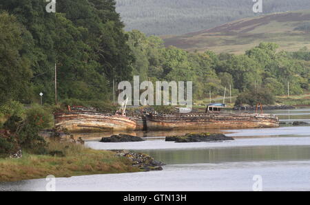 Barche abbandonate nei pressi di Salen ad alta marea Isle of Mull Scotland Settembre 2016 Foto Stock