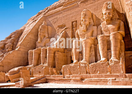 Il Grande Tempio di Ramses II ad Abu Simbel , Egitto Foto Stock