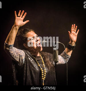 Sari Schorr su vocals a Norden Farm, Maidenhead Foto Stock