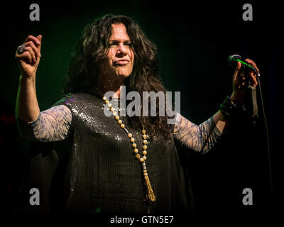 Sari Schorr su vocals a Norden Farm, Maidenhead Foto Stock