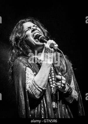 Sari Schorr su vocals a Norden Farm, Maidenhead Foto Stock