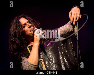 Sari Schorr su vocals a Norden Farm, Maidenhead Foto Stock