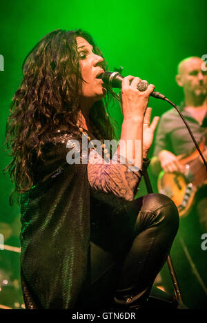 Sari Schorr su vocals a Norden Farm, Maidenhead Foto Stock