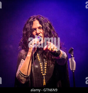 Sari Schorr su vocals a Norden Farm, Maidenhead Foto Stock