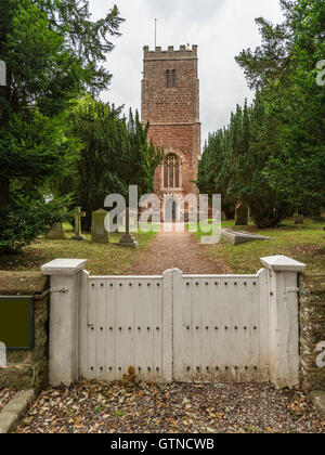 San Clemente, Chiesa di Powderham su una calda giornata d'estate. Foto Stock