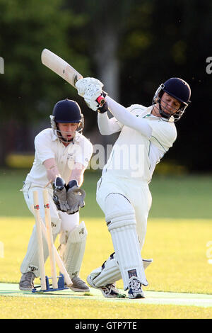 Londra i campi CC vs Victoria Lounge CC - Victoria Park Comunità Cricket League - 16/06/09 Foto Stock