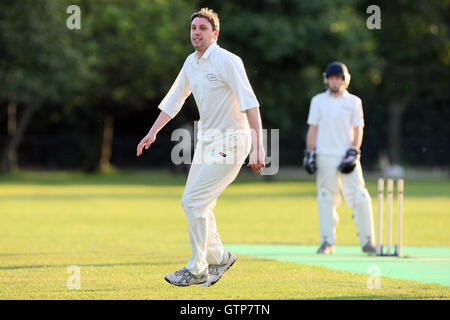 Londra i campi CC vs Victoria Lounge CC - Victoria Park Comunità Cricket League - 16/06/09 Foto Stock