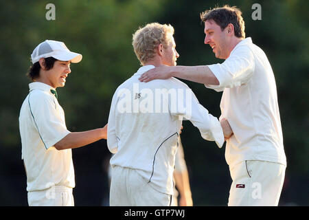 Londra i campi CC vs Victoria Lounge CC - Victoria Park Comunità Cricket League - 16/06/09 Foto Stock