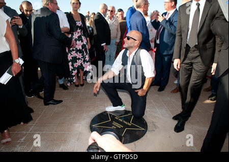 Ostenda, Belgio. 09Sep, 2016. Nik Balthasar ci svela la sua stella in boulevard a Ostenda all'inizio del film festival di Ostenda. Credito: Frederik Sadones/Pacific Press/Alamy Live News Foto Stock