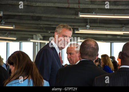 Brooklyn, Stati Uniti. 09Sep, 2016. Il sindaco di New York City, Bill de Blasio, durante la commemorazione del governo federale di tornare al World Trade Center nel 63a pavimento della libertà Torre. Credito: Corazon Aguirre/Pacific Press/Alamy Live News Foto Stock