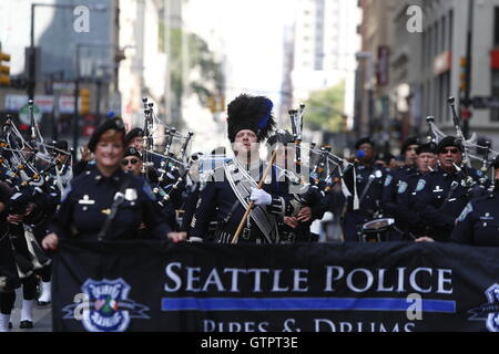 La città di New York, Stati Uniti. 09Sep, 2016. Seattle PD Società Smeraldo. Department of Homeland Security Segretario Jeh Charles Johnson ha aderito il sindaco di New York Bill de Blasio & NYPD Commissario William Bratton per una cerimonia sulla 63a pavimento del World Trade Center di riconoscimento ufficiale del governo federale tornando al World Trade Center. Credito: Andy Katz/Pacific Press/Alamy Live News Foto Stock