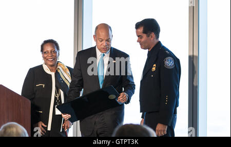 Brooklyn, Stati Uniti. 09Sep, 2016. Il segretario della Homeland Security Jeh Charles Johnson ha ospitato la commemorazione del governo federale di tornare al World Trade Center nel 63a pavimento della libertà Torre. Credito: Corazon Aguirre/Pacific Press/Alamy Live News Foto Stock