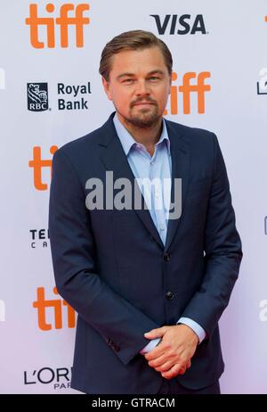 Toronto, Canada. 9 Sep, 2016. L'attore Leonardo DiCaprio pone per le foto prima della premiere mondiale del film documentario "Prima del Diluvio' durante la quarantunesima edizione del Toronto International Film Festival di Toronto, Canada, Sett. 9, 2016. Credito: Zou Zheng/Xinhua/Alamy Live News Foto Stock