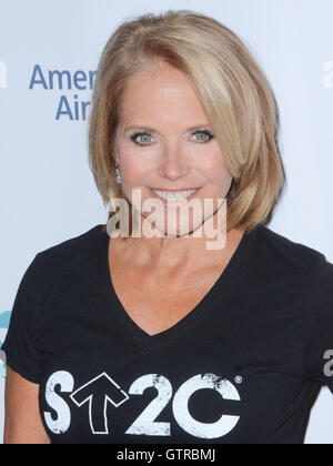 Los Angeles, CA, Stati Uniti d'America. 9 Sep, 2016. 09 Settembre 2016 - Los Angeles, California. Katie Couric. Hollywood unisce per la 5° Biennale Stand fino al cancro (SU2C) tenuto presso il Walt Disney Concert Hall. Photo credit: Birdie Thompson/AdMedia © Birdie Thompson/AdMedia/ZUMA filo/Alamy Live News Foto Stock