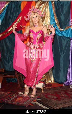 Aylesbury, Buckinghamshire, UK. 09Sep, 2016. Michelle Collins al Photocall per la imminente la pantomima Aladdin a The Waterside Theatre, Aylesbury,Bucks venerdì 9 settembre 2016 Foto di Keith Mayhew Credito: KEITH MAYHEW/Alamy Live News Foto Stock