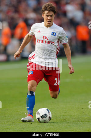 Leverkusen, Germania. 10 Settembre, 2016. Bundesliga, giornata 2, Bayer 04 Leverkusen - Hamburger SV, Gotoku Sakai (Amburgo) controlla la sfera. Credito: Juergen schwarz/Alamy Live News Foto Stock