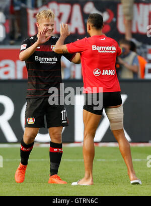 Leverkusen, Germania. 10 Settembre, 2016. Bundesliga, giornata 2, Bayer 04 Leverkusen - Hamburger SV, Joel Pohjanpalo (Leverkusen, L) con Karim Bellarabi. Credito: Juergen schwarz/Alamy Live News Foto Stock