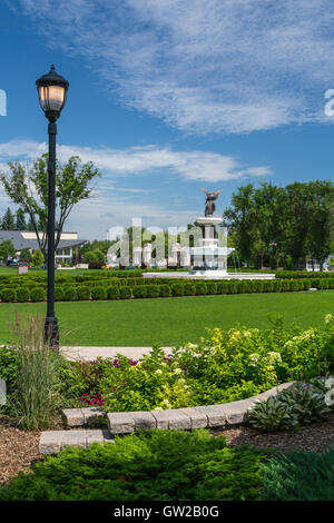 L'angelo delle acque di Fontana nel patrimonio Bethel Park di Winkler, Manitoba, Canada. Foto Stock