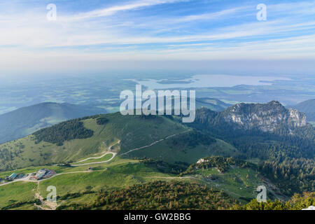 Chiemgauer Alpen, Chiemgau Alpi: baita Steinlingalm, cappella 'Maria, Königin des Friedens' all mountain Krampenwand, vista Foto Stock