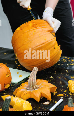 Rendendo zucche di Halloween Foto Stock