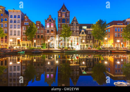 Notte Vista sulla città di Amsterdam canal Herengracht Foto Stock