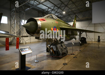 Inglese Electric Lightning F2A (XN776) nel velivolo militare Hanger al Museo Nazionale Scozzese del volo a East Fortune. Foto Stock