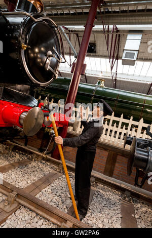 Deviatore accoppiamento carrelli in GWR in tempi passati. Swindon Railway Museum Inghilterra REGNO UNITO Foto Stock