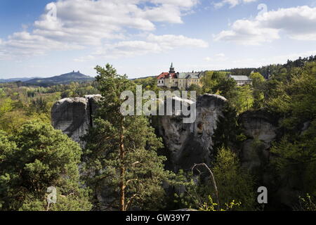 Rocce di arenaria intorno Hruba Skala Castello nel paradiso boemo Foto Stock