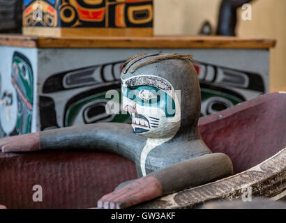 Scultura di totem scolpito in canoa Inuit Foto Stock