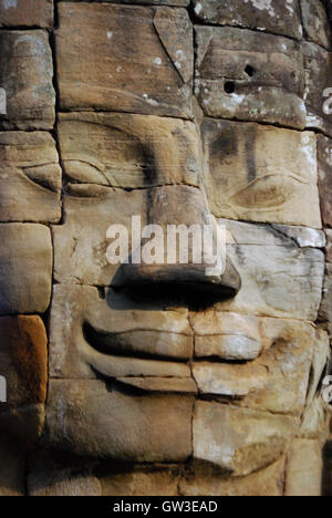 Tempio Bayon - stile barocco architettura Khmer - pietra di fronte al tramonto Foto Stock