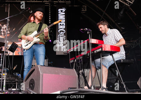 Buffalo fratelli giocare a 'Il Lakeside Stage" Camper chiamando, Ragley Hall, Alcester Warwickshire. Regno Unito 28 agosto 2016 Foto Stock