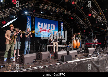 Buffalo fratelli giocare a 'Il Lakeside Stage" Camper chiamando, Ragley Hall, Alcester Warwickshire. Regno Unito 28 agosto 2016 Foto Stock