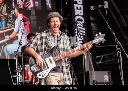 Buffalo fratelli giocare a 'Il Lakeside Stage" Camper chiamando, Ragley Hall, Alcester Warwickshire. Regno Unito 28 agosto 2016 Foto Stock