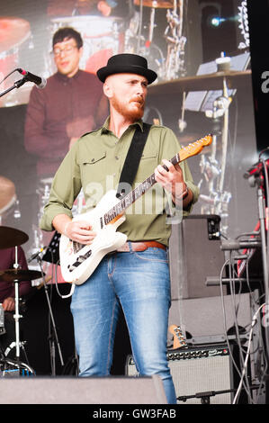 Buffalo fratelli giocare a 'Il Lakeside Stage" Camper chiamando, Ragley Hall, Alcester Warwickshire. Regno Unito 28 agosto 2016 Foto Stock