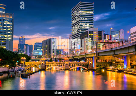 Osaka, Giappone skyline nel distretto di Nakanoshima. Foto Stock