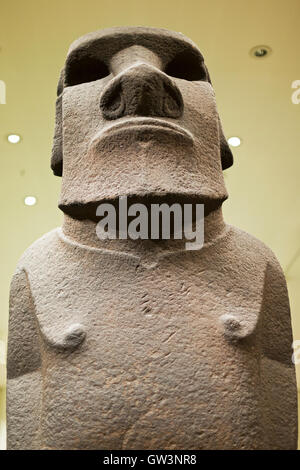 Vew di un moai (l'Isola di Pasqua) statua, British Museum di Londra, Regno Unito. Foto Stock