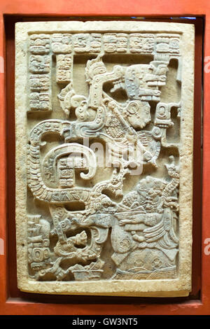 Maya calcaree intagliate architrave n. 25 scavato dalla struttura 23, Chiapas, Messico. Camera 27 British Museum di Londra, Regno Unito. Foto Stock