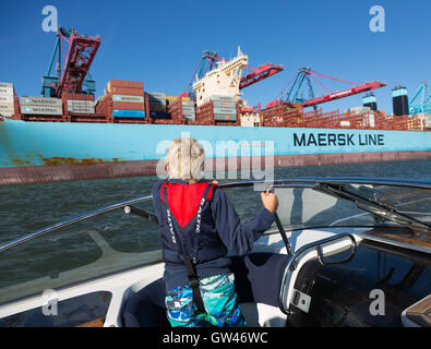 Nave container nel porto di Göteborg 2016 Foto Stock