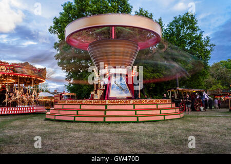 Chairoplane ride a carradori fiera vapore luna park. Pinkney's Green, Maidenhead, Berkshire, Inghilterra, GB, Regno Unito Foto Stock