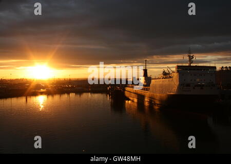 Kingston Upon Hull sull'Humber Estuary visualizzazione della P&O traghetto a Rotterdam Foto Stock