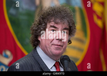 Chris grattacieli Skidmore, NUM ramo dello Yorkshire presidente, parla in un rally, che si è tenuto presso l Unione Nazionale dei minatori, in Barnsley. Foto Stock