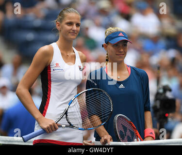 New York, Stati Uniti d'America. 10 Settembre, 2016. Angelique Kerber e Karolina Pliskova pongono al nuovo prima della womens finali su Arthur Ashe Stadium dell'USTA Billie Jean King National Tennis Center il 10 settembre 2016 nel lavaggio delle regine. Credito: MediaPunch Inc/Alamy Live News Foto Stock