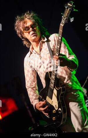 Milano, Italia. Decimo Sep, 2016. L'alternativa italiana rock band AFTERHOURS e il cantante-cantautore Daniele Silvestri si esibisce dal vivo sul palco a carroponte Credito: Rodolfo Sassano/Alamy Live News Foto Stock